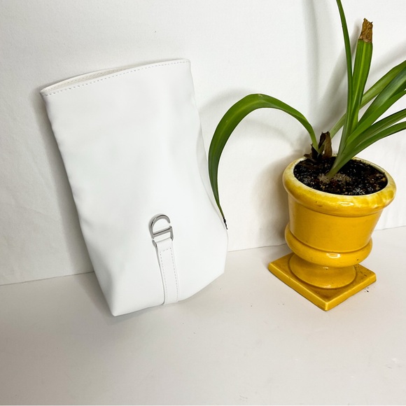 DIOR White Minimalist Cosmetic Bag - Brand New - Picture 2 of 4